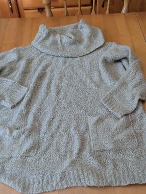 Cozy Women's Light Gray Turtleneck Sweater with Pockets
